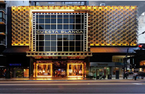 南丹门头设计与商业空间的纽带。