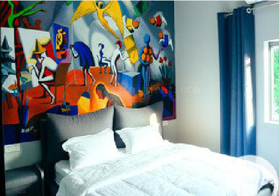 南丹对于酒店的墙体彩绘而言更注重哪些方面？